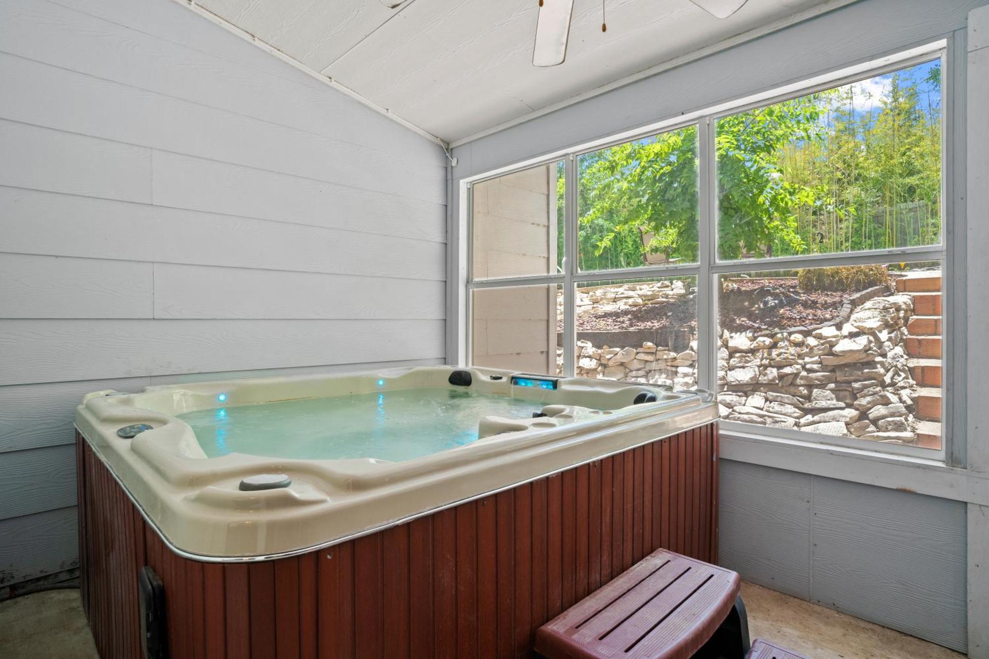 Bamboo Oasis-Relaxing Hot Tub-Family Time Villa Сан Антонио Екстериор снимка